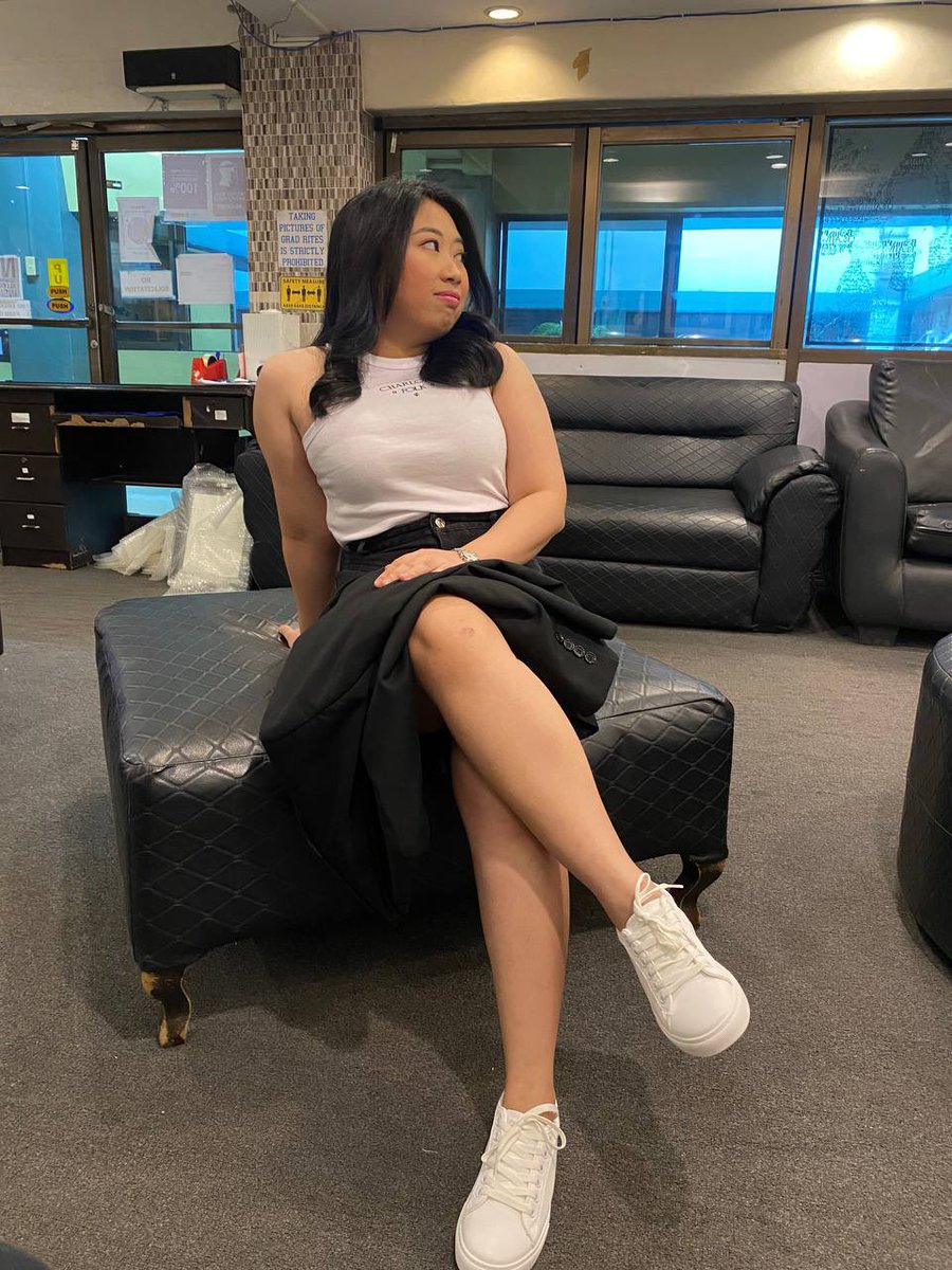 freen’s legs 🦵🏻 tweet media