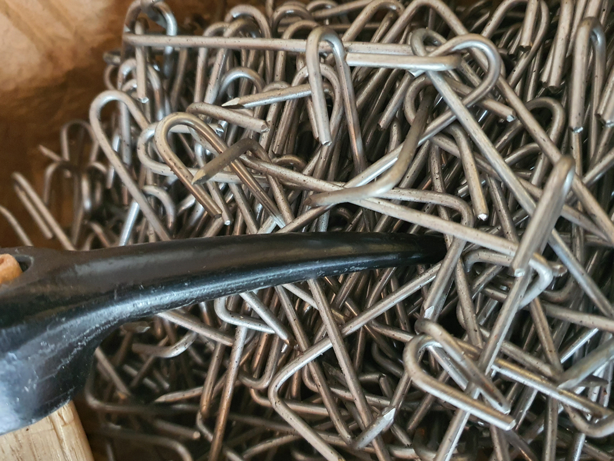 material_alcupi's tweet image. #GANCHOS// Ganchos inoxidables para colocar tejas de #pizarra. También en negro lacado. 🛒 alcupi.com/sujecion-para-…
👉 Todo el material para colocar pizarra en un #tejado.  Rastreles, perfiles y remates, canalón, aislamiento térmico. 👷👷‍♀️📞 988320844 - 650192240