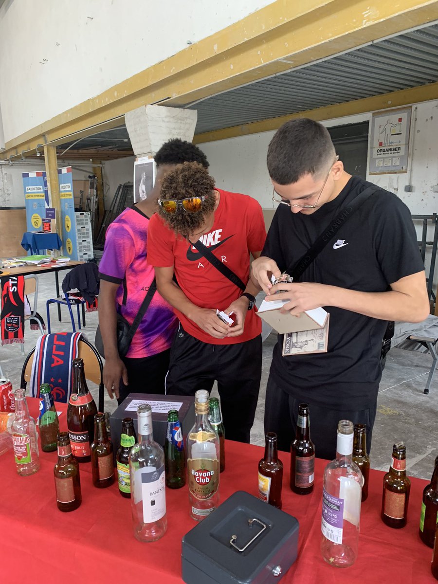 EstLGADDICTION's tweet photo. 🚨 Un moyen innovant de sensibiliser les jeunes du CFA d’#Antibes sur la #SecuriteRoutiere : notre escape game leur apprend les bons réflexes pour un usage responsable de la route 😉
Parce que la sécurité routière est l’affaire de tous, ensemble rendons les routes plus sûres 🛣 https://t.co/GepcX7Gn30