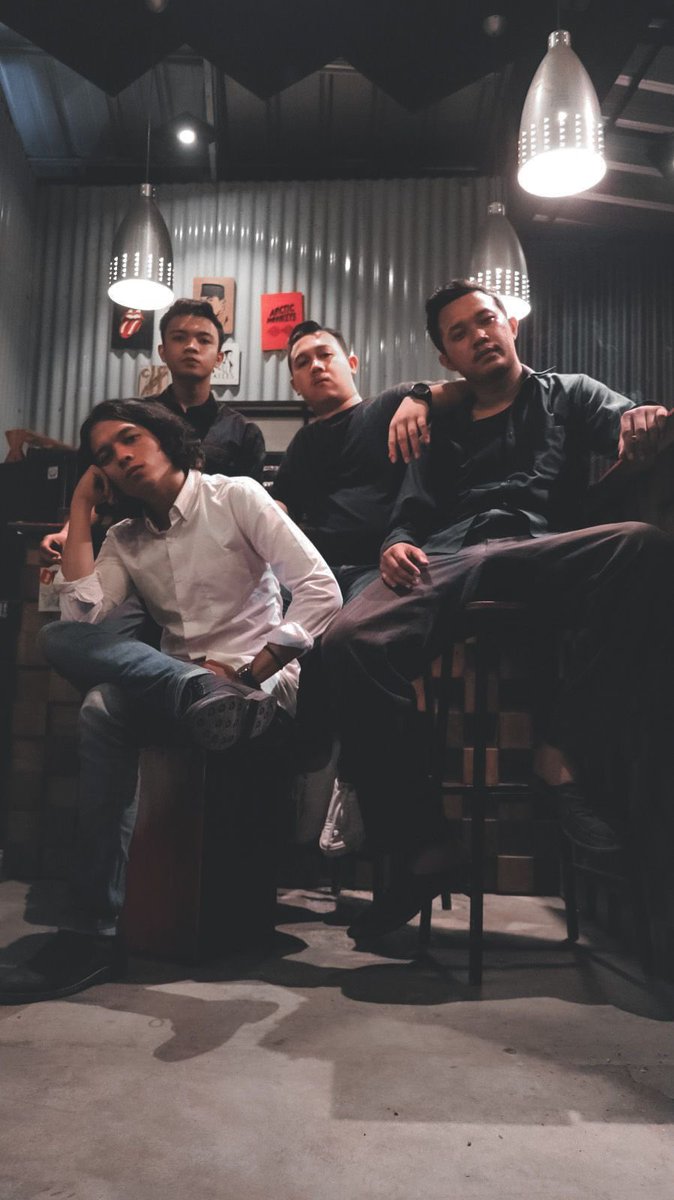 whosaiddeh's tweet photo. With the formation of a five-personnel band called Whosaid on March 6, 2017, the group embarked on their musical journey. However, in 2022, during the early stages of production for the group's follow-up single, one of the guitarists parted ways with the band. https://t.co/WyGgy6GiYE