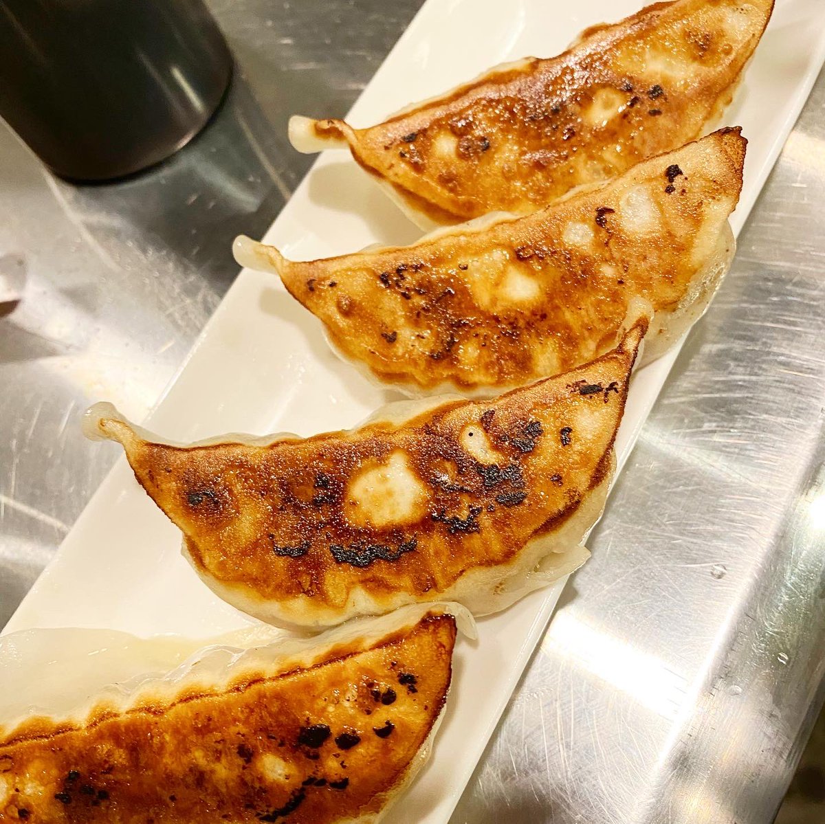 and_Beer104's tweet photo. その中でマツコデラックスが食べて絶賛の餃子(通称AQ BIG餃子)うちでも食べられまっせ。ぜひお食べてくだされ。
今日は17時オープンです♪
#craftbeer
#niigata
#04beer
#aqbevolution
#クラフトビール
#新潟
#古町
#マルヨンアンドビア
#マツコ https://t.co/idiqJqKwBy
