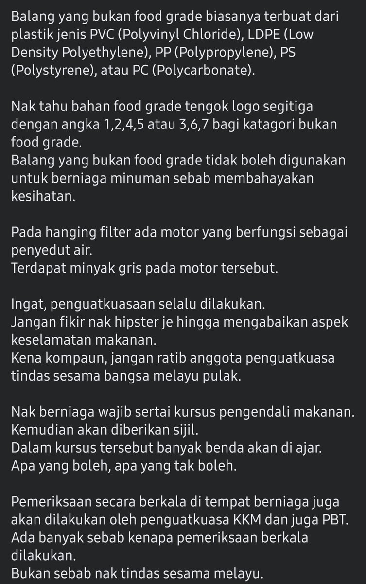 theultraimam's tweet photo. Haaa konon nak lain dari yang lain sangat air balang akuarium tu kan? Jemput baca.

Membaca amalan mulia.

Secara peribadi aku memang agak geli sikit bila air dijual dalam akuarium sebab proses nak cuci akuarium tak sama macam balang air yang senang diangkat. https://t.co/oCsPDJydIr
