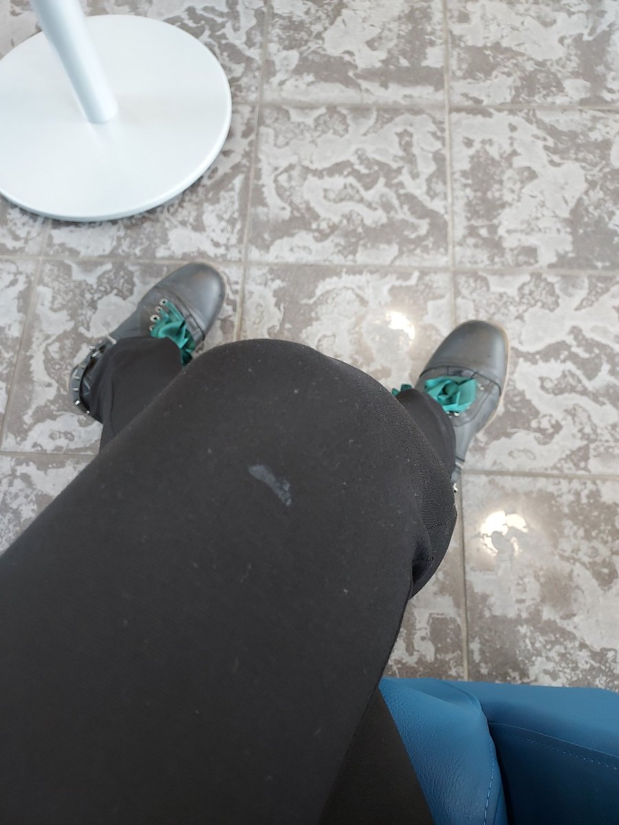 _PunkMom's tweet photo. TÜV-Wartezimmer-Tweet 😬 https://t.co/vZt8vQzQ60