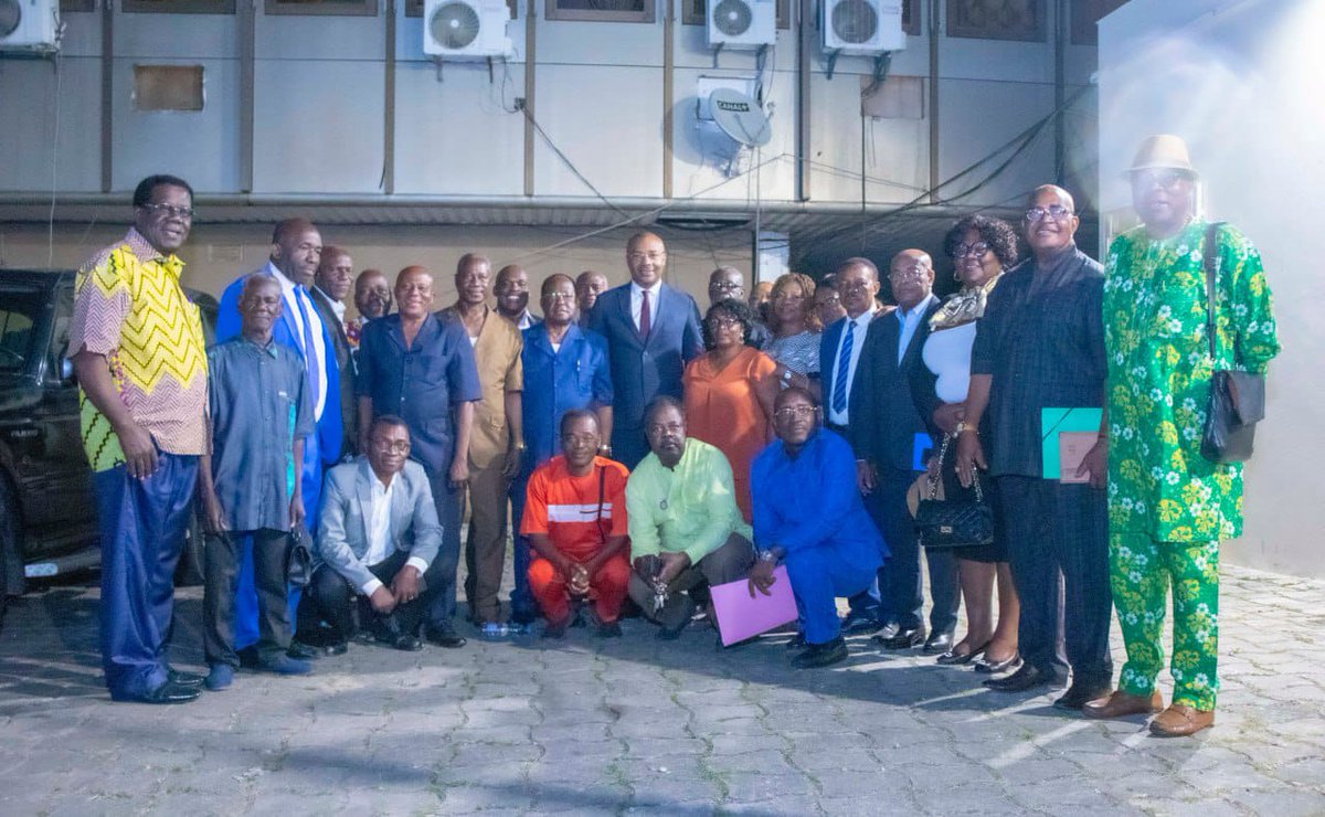 DrObiang's tweet photo. C’est avec une immense fierté et une grande émotion que j’ai reçu en audience, mes papas et mamans réunis autour du Comité des Sages du #Canton_Bissock #CSCB, un cercle de réflexion, de proposition et d’actions qui soutient et va travailler pour la réélection du @PresidentABO https://t.co/k7TDWQGZf8