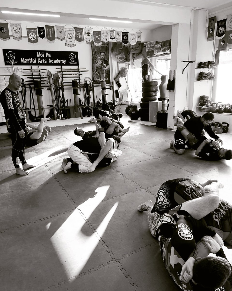 moifa_sifu's tweet image. I got another cool shot of the BJJ peeps training on Monday. Coach Jamie monitoring the No-Gi drilling. #precomp #BJJ #nogi #brazilianjiujitsu #JiuJitsu #martialarts #newcastle #heaton #byker #wallsend #gateshead #northumbria #grappling #gymlife #dojo #sensei #coaching #teamwork