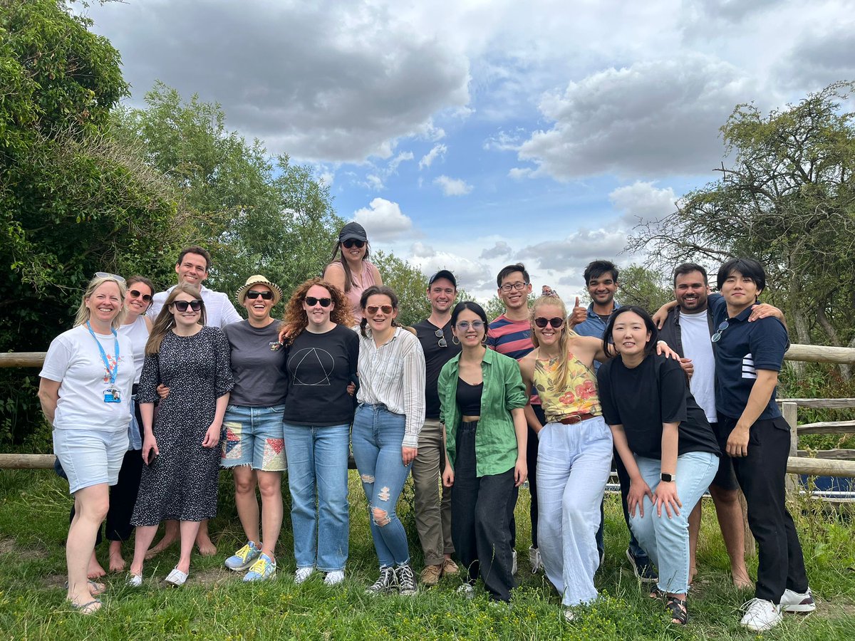BioElSystTech's tweet image. Our annual lab group summer trip 🌞 - a very lovely day spent together punting, picnicing and playing rounders ⚾️  🚣♀️  🥪