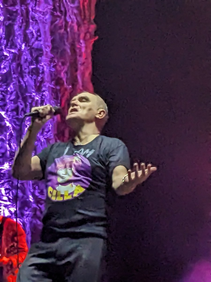 NigePierce's tweet photo. Brilliant gig tonight despite the heavy handed security. Let's go again tonight 😁 Morrissey fans are just the best. Thank you to everyone who came and said hello and wished me a (un) happy birthday. https://t.co/nYaU05roRn