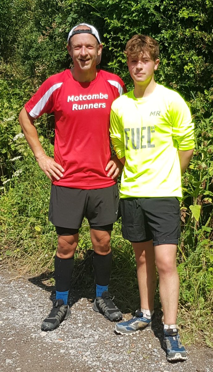 These 2 West Ham supporters will be Running this Year's Great North Run. My 20th time. Alfie 1st GNR &amp; raising money for Dementia. Please could you donate justgiving.com/fundraising/Al….  Massive thanks. <a href="/doddsy35/">Richard Dodds</a> <a href="/WHUSupportClub/">Official West Ham United Supporters’ Club</a>