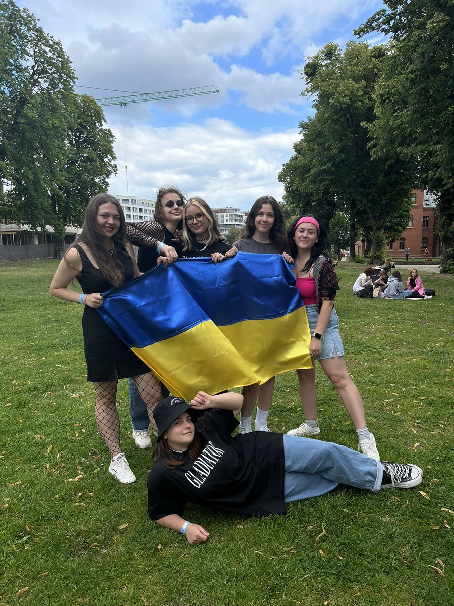 касі чемодан 🇺🇦 SAW JANEK zajebiscie біла майка tweet media