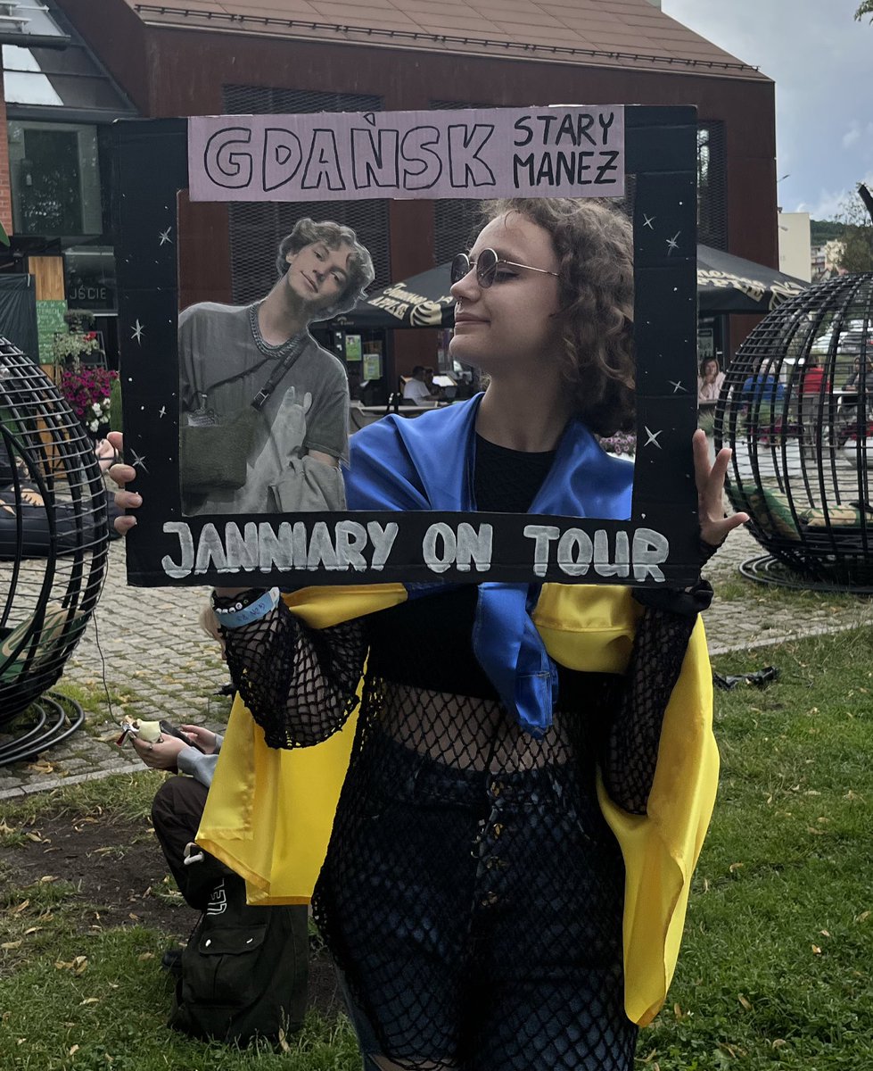 касі чемодан 🇺🇦 SAW JANEK zajebiscie біла майка tweet media