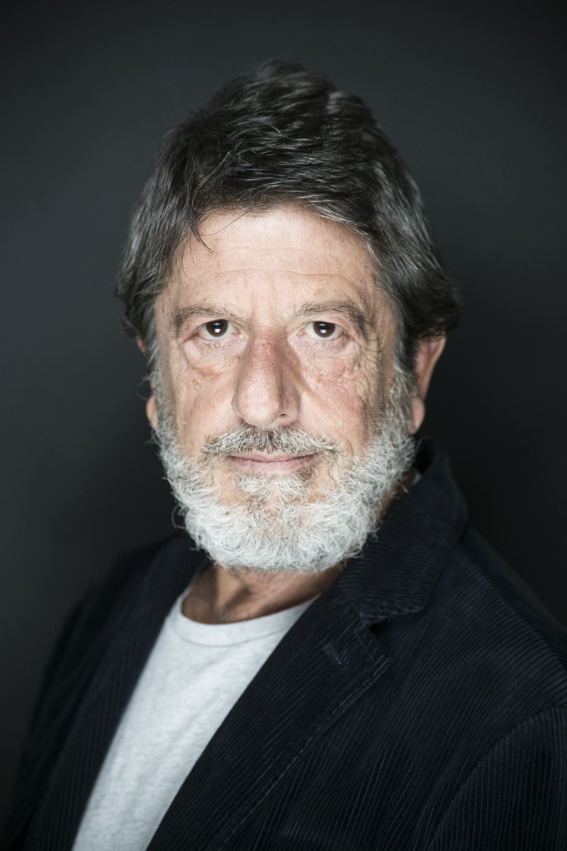 Addio ad Andrea Purgatori, il giornalista aveva 70 anni. Un uomo di intelligenza e charme infiniti, Purgatori è stato saggista, conduttore televisivo, attore e sceneggiatore. Chi di noi ha avuto la fortuna di conoscerlo non potrà mai dimenticarlo.

#andreapurgatori