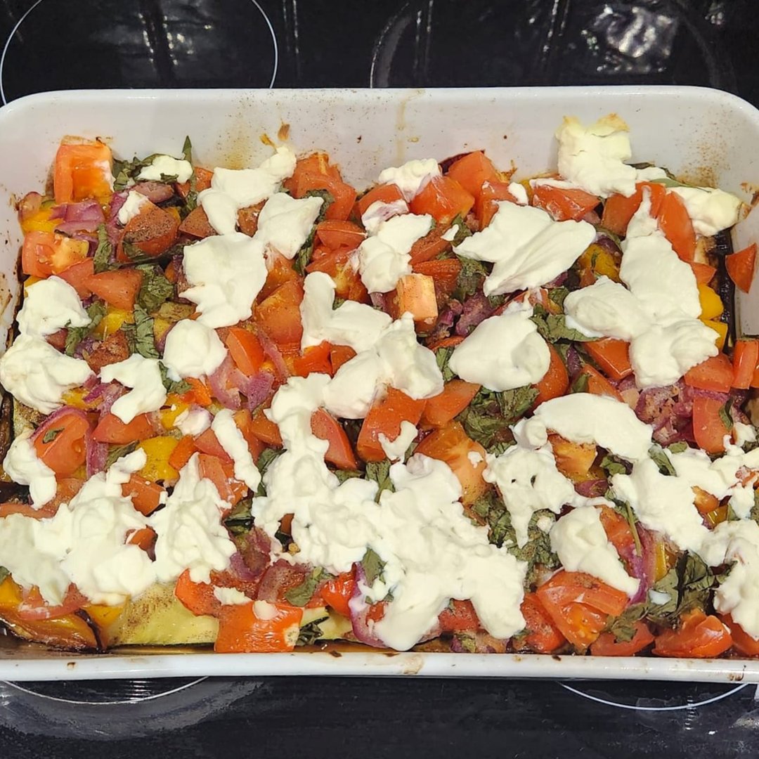 Enjoy the vibrant flavours of the Mediterranean in every bite with our nutritious baked vegetables with ricotta recipe 🤤😍

📷 Credit to our member Katie-jane

If you want to get this recipe, click here👉 bit.ly/3pCzJ0M