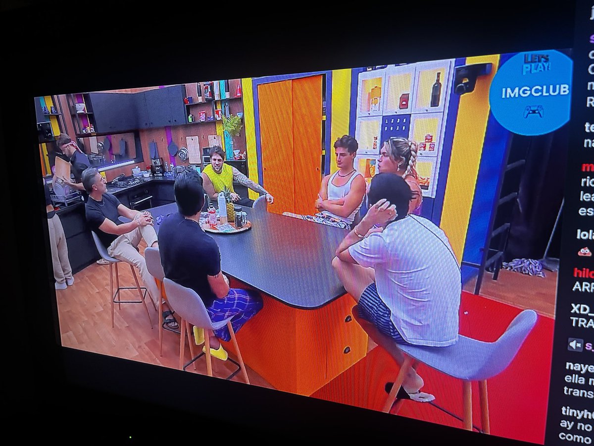 😂 El único contenido es el de los patrones en la sobremesa, mientras la servidumbre oyendo desde lejos. 😂 <a href="/LaCasaFamososMx/">La Casa De Los Famosos México</a> <a href="/VIX/">ViX</a> <a href="/televisa/">Televisa</a> no te acabes <a href="/lacasadelosf/">La Casa De Los Famosos</a>