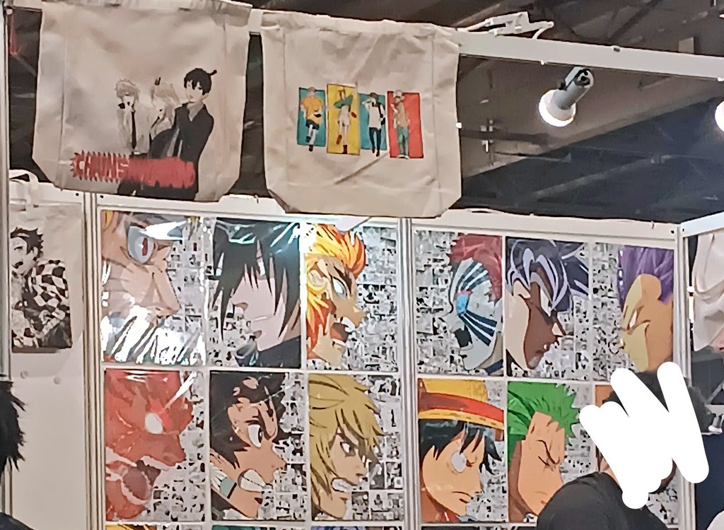 À Japan Expo, le stand en face de moi vendait de la copie sur un stand "créateur". Quand on travaille dans l'animation japonaise, c'est triste à voir. J'en ai parlé aux organisateurs, ils ont décidé de mettre en place une vérification des portfolios, afin d'éviter ça ! Mais...⬇️ 