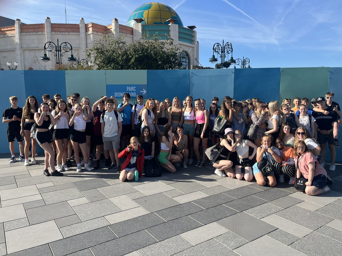 SelbyHighPE's tweet photo. Day 3 is day 1 at Disney Land 🌞 https://t.co/dNLpjYG7NN