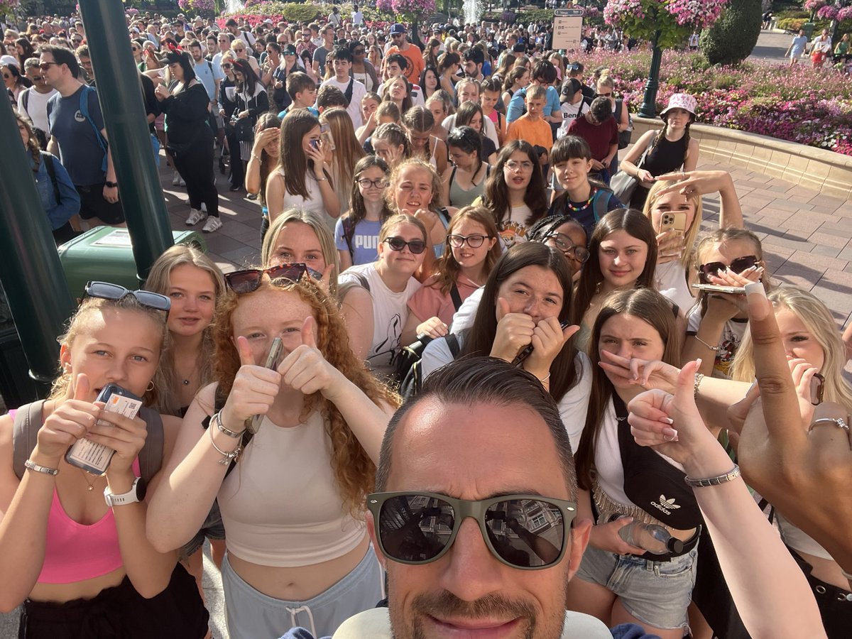 Day 3 is day 1 at Disney Land 🌞