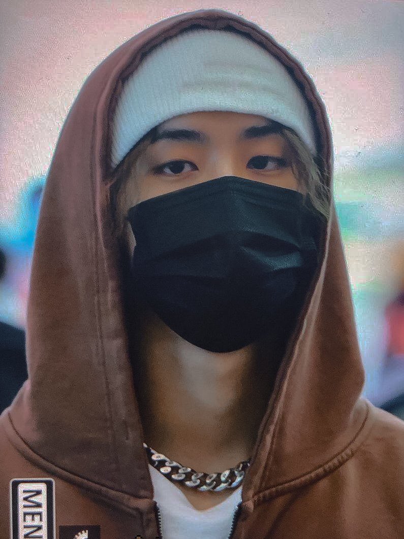 _shastunishka_'s tweet photo. — you are gangster ? 

              — no I am han jisung https://t.co/0Wei9JQMot