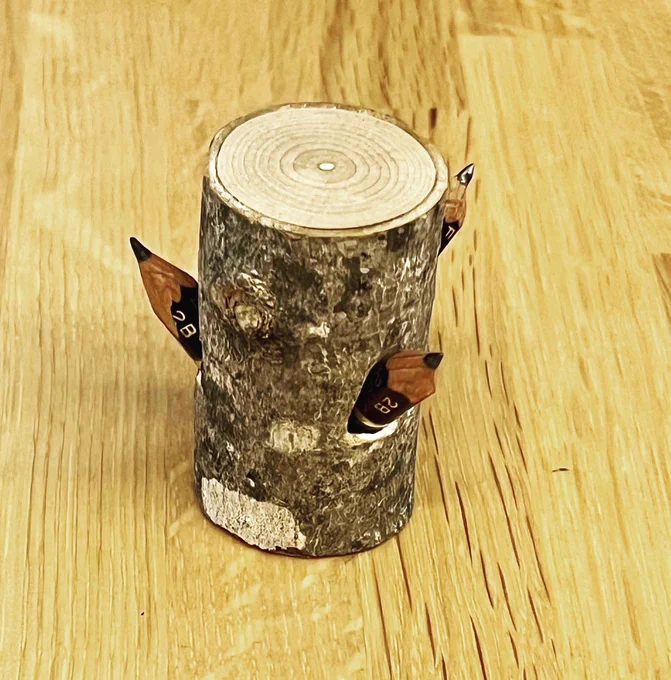 短い鉛筆用の鉛筆立て作ってみた たぶんホオノキ #ハンドメイド
