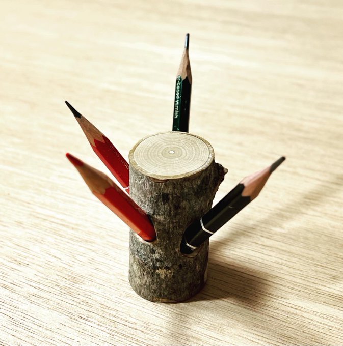 短い鉛筆用の鉛筆立て作ってみた たぶんホオノキ #ハンドメイド