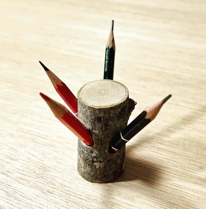 短い鉛筆用の鉛筆立て作ってみた たぶんホオノキ #ハンドメイド