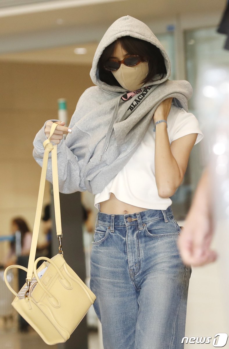 hourly lisa tweet media