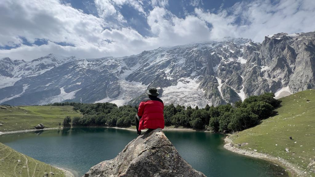 FTarangfa's tweet photo. Look deep into nature, and then you will understand everything better.
#KutwalLake
#HaramoshValley
#Gilgit-Baltistan https://t.co/MsL6jn7xjS