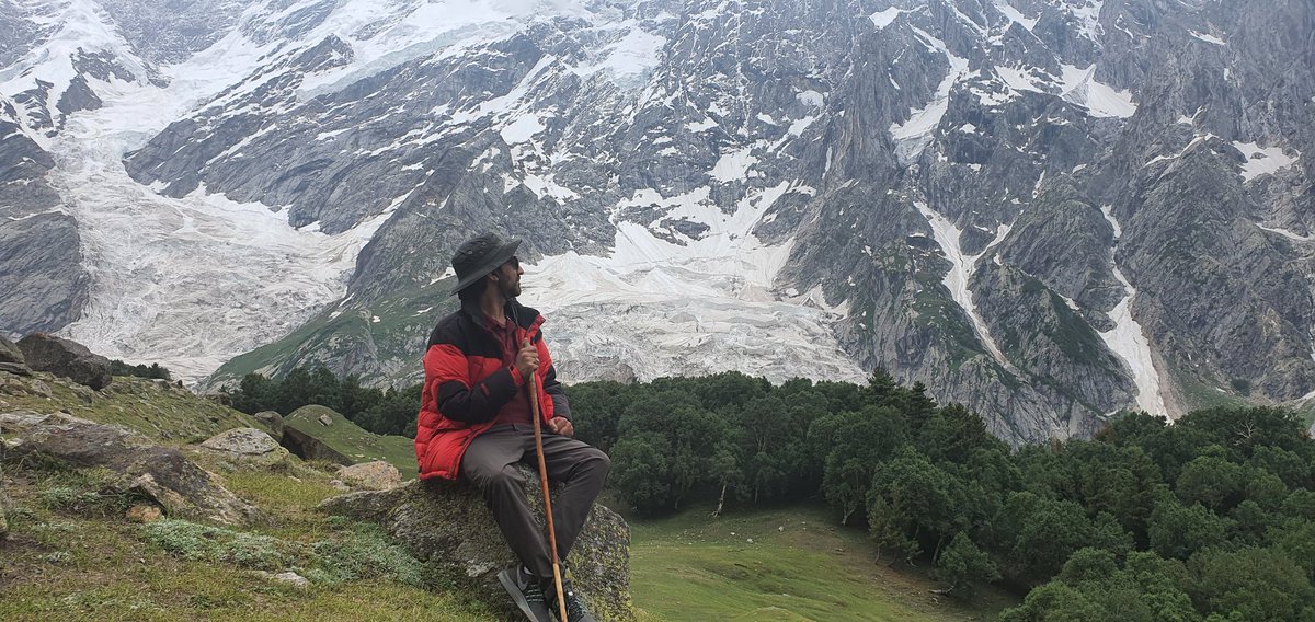 FTarangfa's tweet photo. Look deep into nature, and then you will understand everything better.
#KutwalLake
#HaramoshValley
#Gilgit-Baltistan https://t.co/MsL6jn7xjS