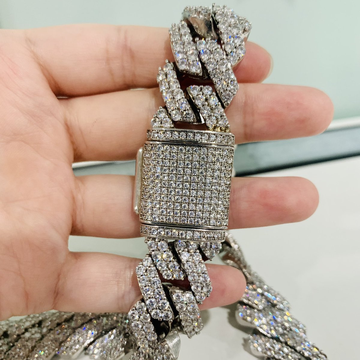 EvaCadermayShow's tweet image. 🆒🆒S925 Sterling Silver hip hop Jewelry 20mm 20inches high quality 2 rows White round moissanite diamond Cuban link chain necklace for men⛓️⛓️

#cubanlinkchain #cubanchain #hiphop #hiphopjewelry #moissnitecubanchain #menjewelry #silverjewelry