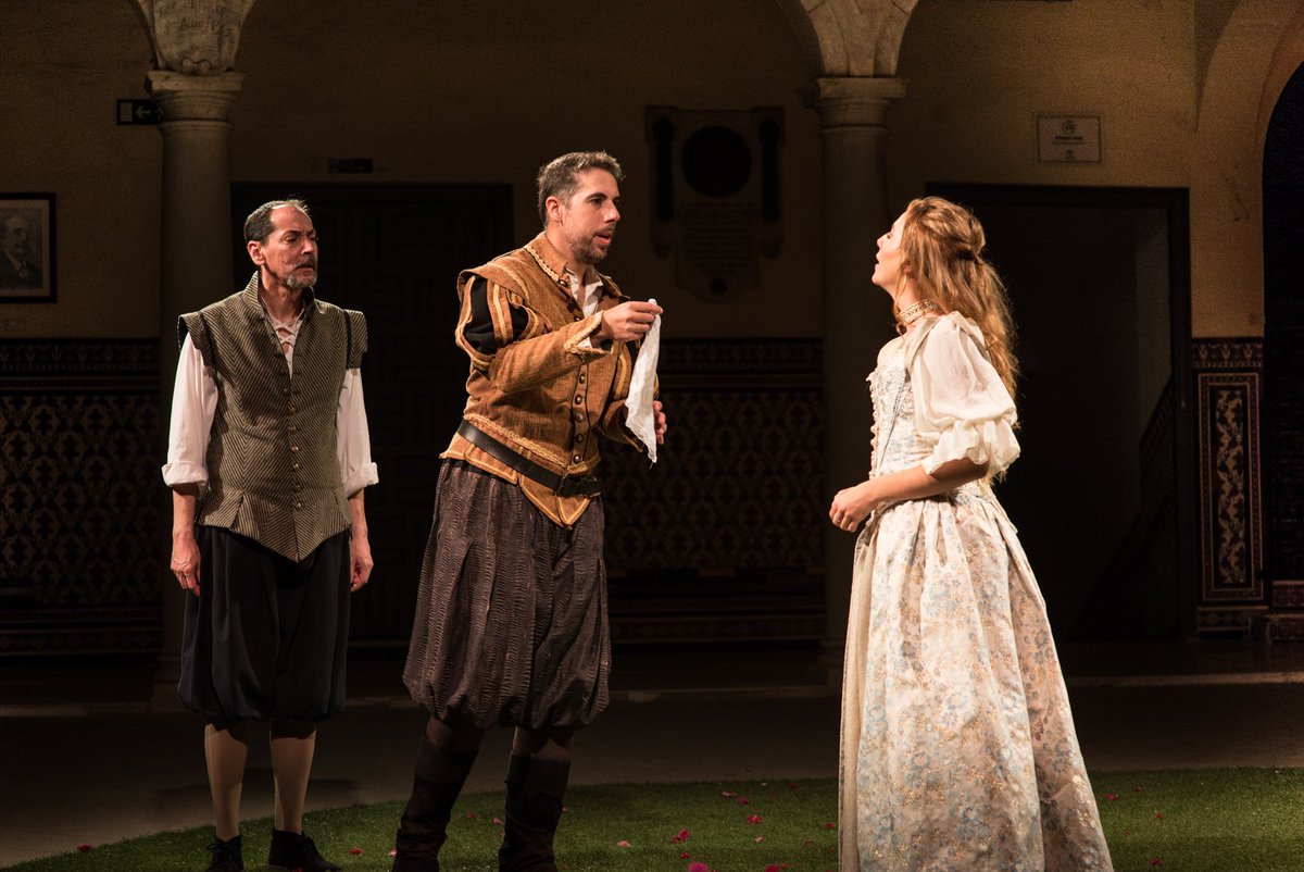 Antes se tiraban pañuelos... ahora se dan ‘me gustas’, ¿nos das uno y compartes nuestro tuit para que a todos llegue la noticia de nuestros #ClásicosEnVerano y el enlace para ver #LaDiscretaEnamorada?🤗

Sólo hasta el 5 de agosto ‼️
📱 entradium.com/es/events/la-d…

📸 Floren Domínguez