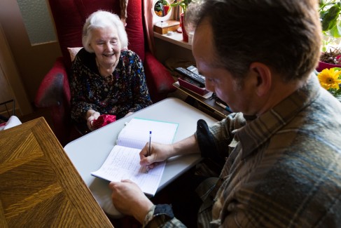 ✅Création des services #autonomie à domicile : lancement de la réforme pour l’unification progressive des services d’aide et de soins. But : simplifier les démarches des Français. <a href="/CNSA_actu/">CNSA</a> accompagne #ARS et #départements dans le déploiement. ▶️urlz.fr/mKJ9