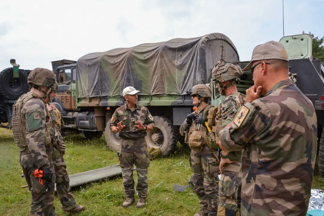 1RCA_canjuers's tweet image. Toute l'année, le DAO du #1erRCA encadre la #PrépaOPS des #ForcesTerrestres. Il conduit des exercices basés sur l'expérience du terrain et dispense des conseils, permettant aux unités d'être préparées au mieux avant projection sur les théâtres d’opérations. #AlaHauteur