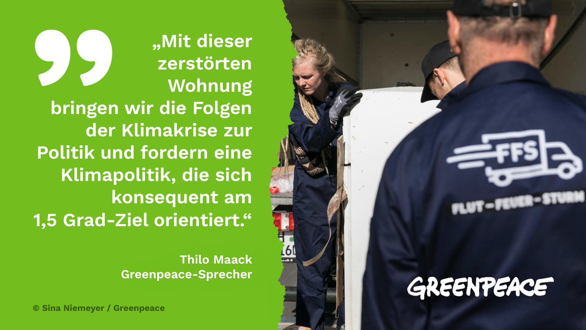 Aktive von <a href="/Greenpeace/">Greenpeace International</a> stehen heute mit der #Flutwohnung auf der #Reesendammbrücke unweit des Rathauses in #Hamburg, um der Politik die Folgen der #Klimapolitik der letzten Jahrzehnte zu zeigen. #Klimakrise #Klimaschutz (1/3)