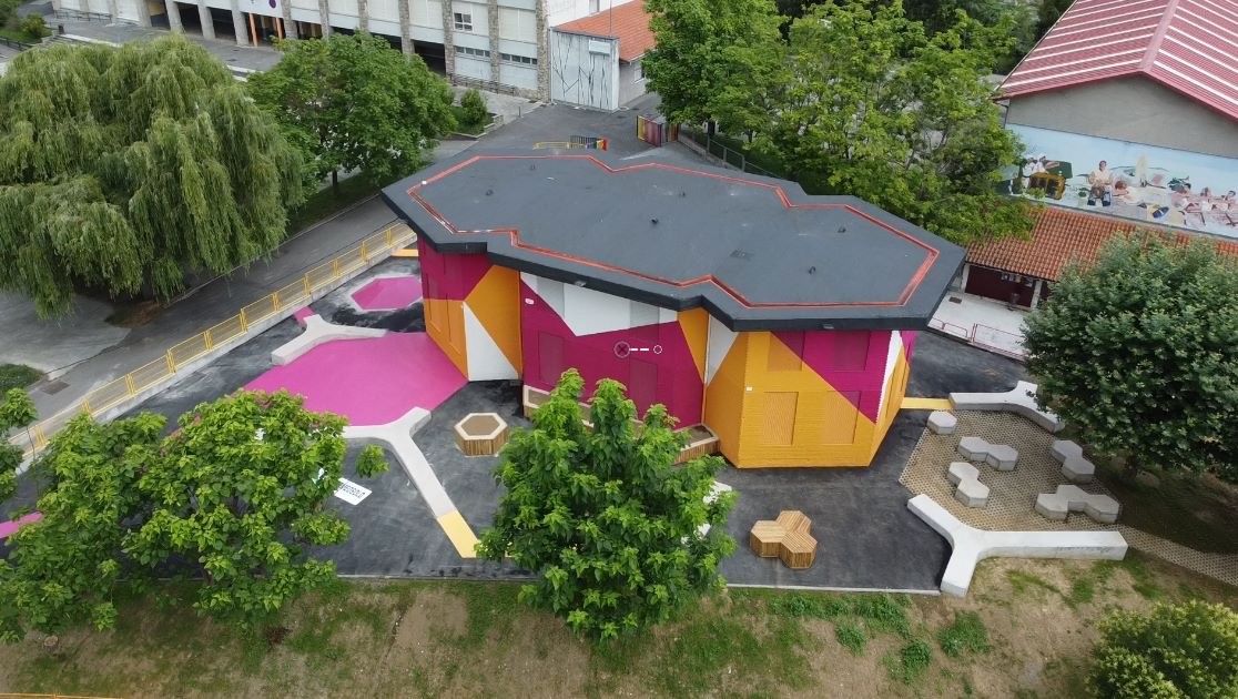 Iurretako Etxego gaztelekua martxan da!
Azken hilabeteetan Iurretako gaztelekuaren kanpo espazioa eraldatu eta atontzeko azken lanak egin ditu Udalak.