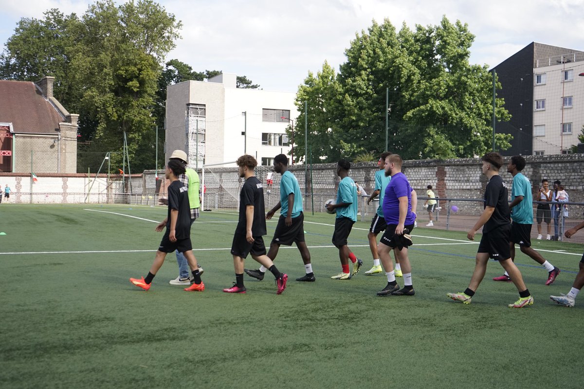 Ils ont aussi leur coupe du monde! Les jeunes s’affrontent pendant une semaine à #Elbeuf. La coupe du monde des quartiers nous offrent du beau jeu et de jeunes talents. Merci au club local pour cette belle organisation. #terredejeux