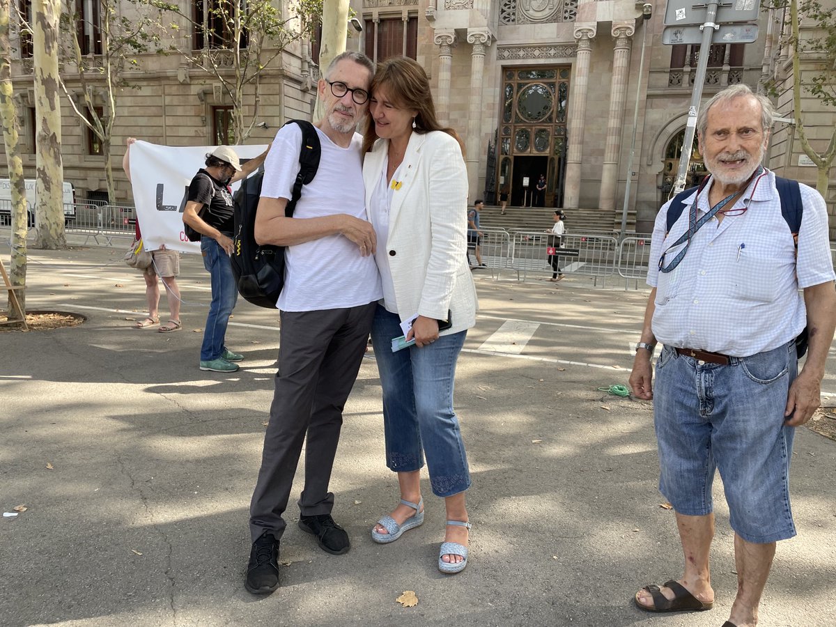 AgustiColomines's tweet photo. Cal dir les coses tal com són, perquè els VIPS indultats se n’assabentin. Avui jutgen el meu nebot, Francesc Colomines Rueda, i només ⁦@LauraBorras⁩ s’ha personat davant del jutjat. Els activistes independentistes se senten sols i la solitud dona raons a l’abstencionisme. https://t.co/Ew3ZmDHxEh
