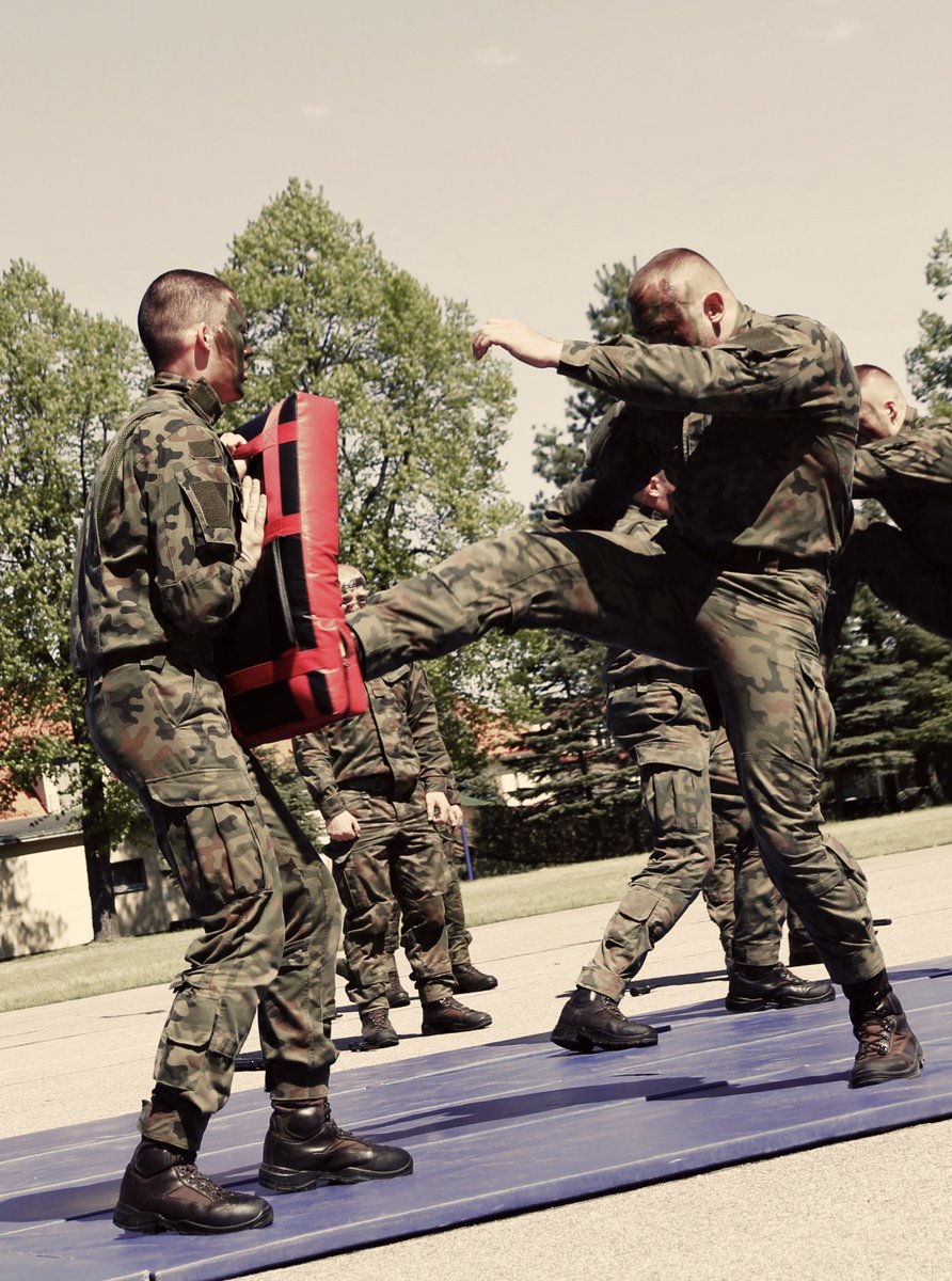 9pulkrozp's tweet image. Instruktorzy walki wręcz #9pr na co dzień szkolą zwiadowców, ale w najbliższy weekend będą służyć radą i doświadczeniem uczestniczkom zajęć z cyklu "Samoobrona Kobiet - Zaufaj Wojsku" w Ornecie‼️ 
Chcesz wziąć udział❓Zadzwoń❗
📞727 041 719 lub 261 317 469‼️

@MON_GOV_PL