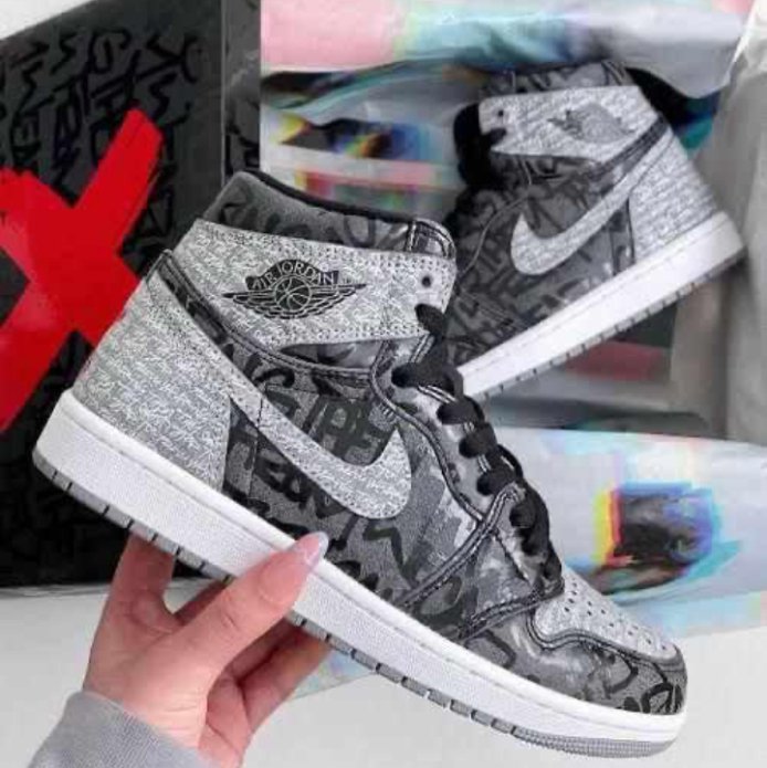 JoyKis22's tweet photo. Choice Colors Collections 👠👟
#KeepSmart👌
Whatsapp:+256-701794259 https://t.co/yAPSiCmchy
