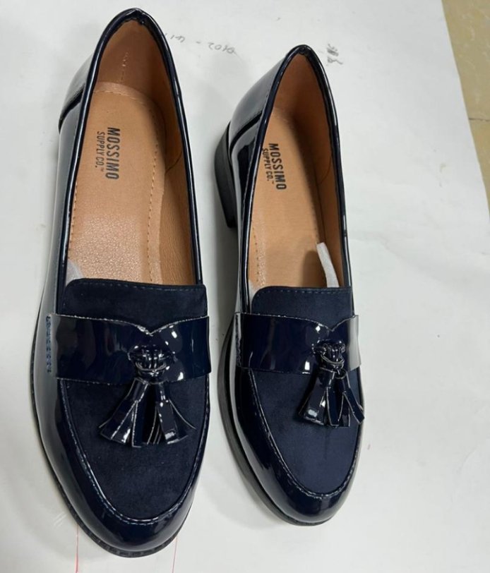 JoyKis22's tweet photo. Choice Colors Collections 👠👟
#KeepSmart👌
Whatsapp:+256-701794259 https://t.co/RC8EKbdFDP