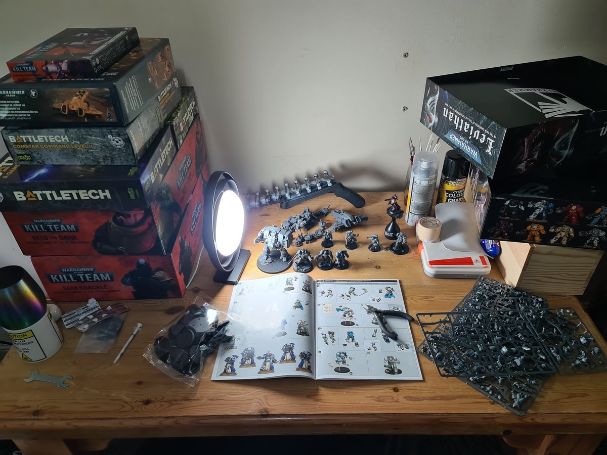 yogdog_'s tweet photo. My workstation for my model building :) https://t.co/LkLR0MsRr8