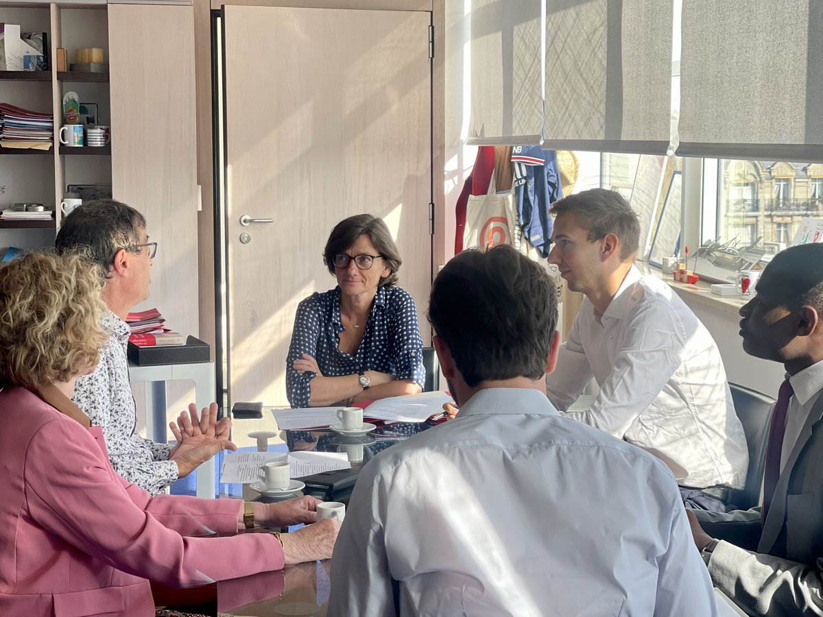 Il est de notre devoir de protéger ceux qui nous soignent. 

👉 La <a href="/cns_sante/">CNS Santé</a> me présentait ce matin leurs propositions qui nous seront précieuses pour l’élaboration du plan de lutte contre les violences faites aux professionnels de santé.