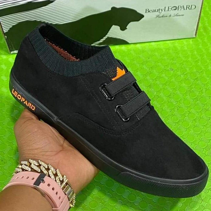 JoyKis22's tweet photo. Choice Colors Collections 👠👟
#KeepSmart👌
Whatsapp:+256-701794259 https://t.co/nhxsDVYavS