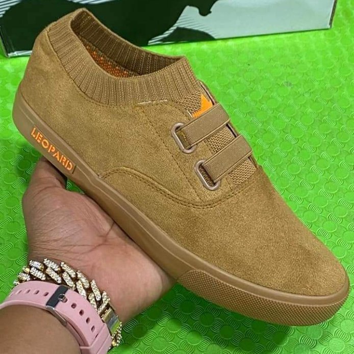 JoyKis22's tweet photo. Choice Colors Collections 👠👟
#KeepSmart👌
Whatsapp:+256-701794259 https://t.co/nhxsDVYavS