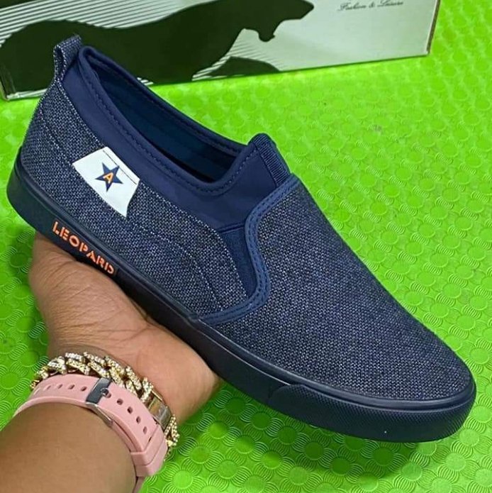 JoyKis22's tweet photo. Choice Colors Collections 👠👟
#KeepSmart👌
Whatsapp:+256-701794259 https://t.co/nhxsDVYavS