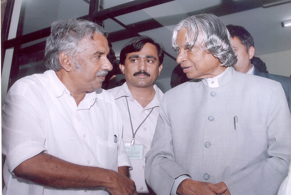 svelponraj's tweet photo. My deep condolences to the demise of a great human being, a humble leader and people Chief Minister of #Kerala #Ummanchandy.
I recollect the great memories of interacting with him, when he was the CM of Kerala.
My deep condolences to his family members & people of #Kerala https://t.co/AQPhqu2Cbq