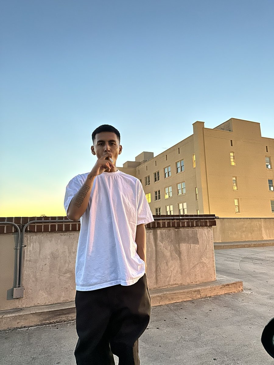 ERIKDOMMM's tweet image. fuck i’m so handsome i’m sorry