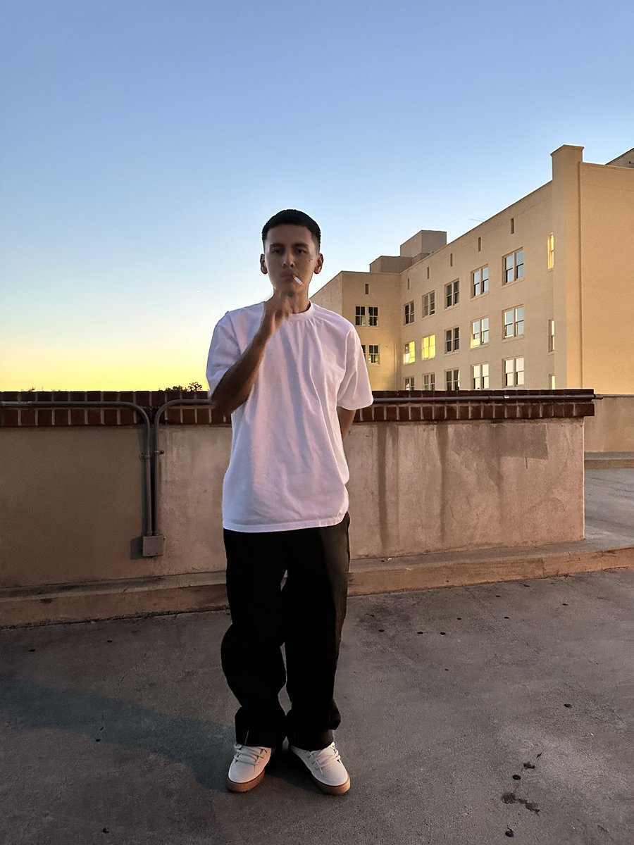 ERIKDOMMM's tweet image. fuck i’m so handsome i’m sorry