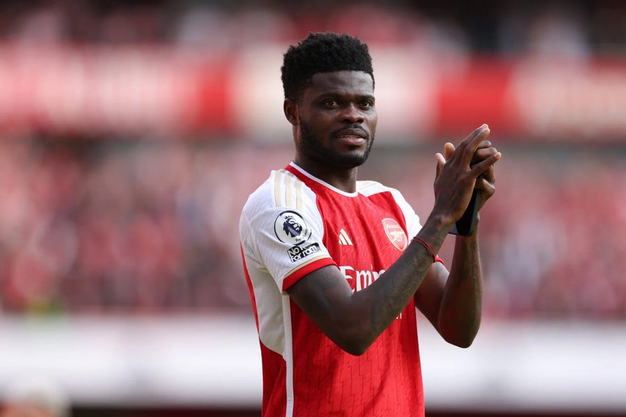 🚨Partey has joined Arsenal USA Tour. Arsenal no longer keen to sell the player

(<a href="/Fentuo_/">Fentuo Tahiru Fentuo</a> via <a href="/OsmanZtheGooner/">Osman</a> )