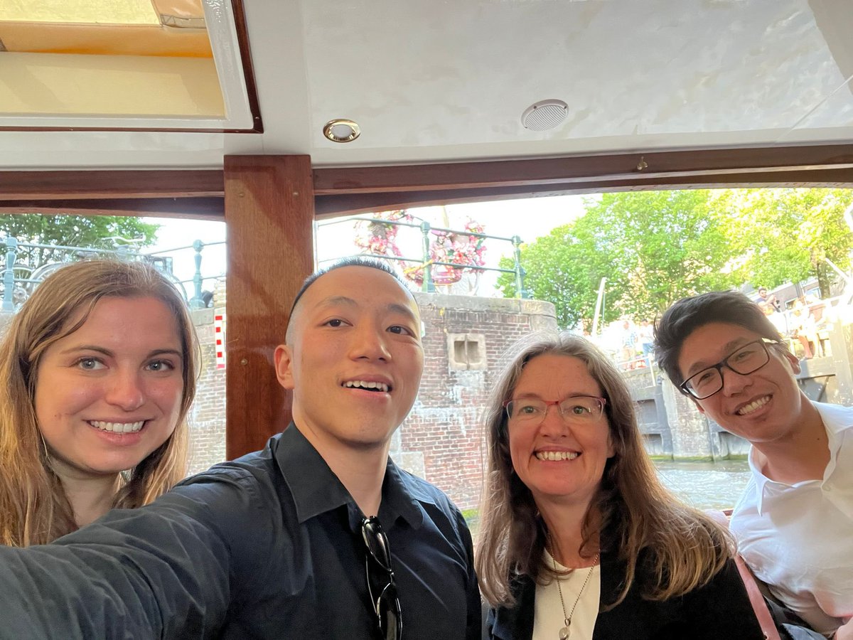 A @cogsleepacademy committee meeting with difference! Committee members from Sydney & Perth celebrated a great start to #AAIC23 #SleepPIA with an Amsterdam canal cruise. Inspired by Amsterdam’s “Flower Bike Man”, whose wife’s memory loss led to his beautiful floral creations!