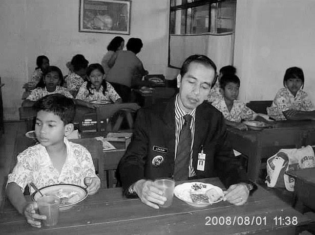 Gus_Raharjo's tweet photo. Surakarta, 21 Juni 1961 
.
.
.
.
Ir. Joko Widodo https://t.co/i7ADkfjPGn