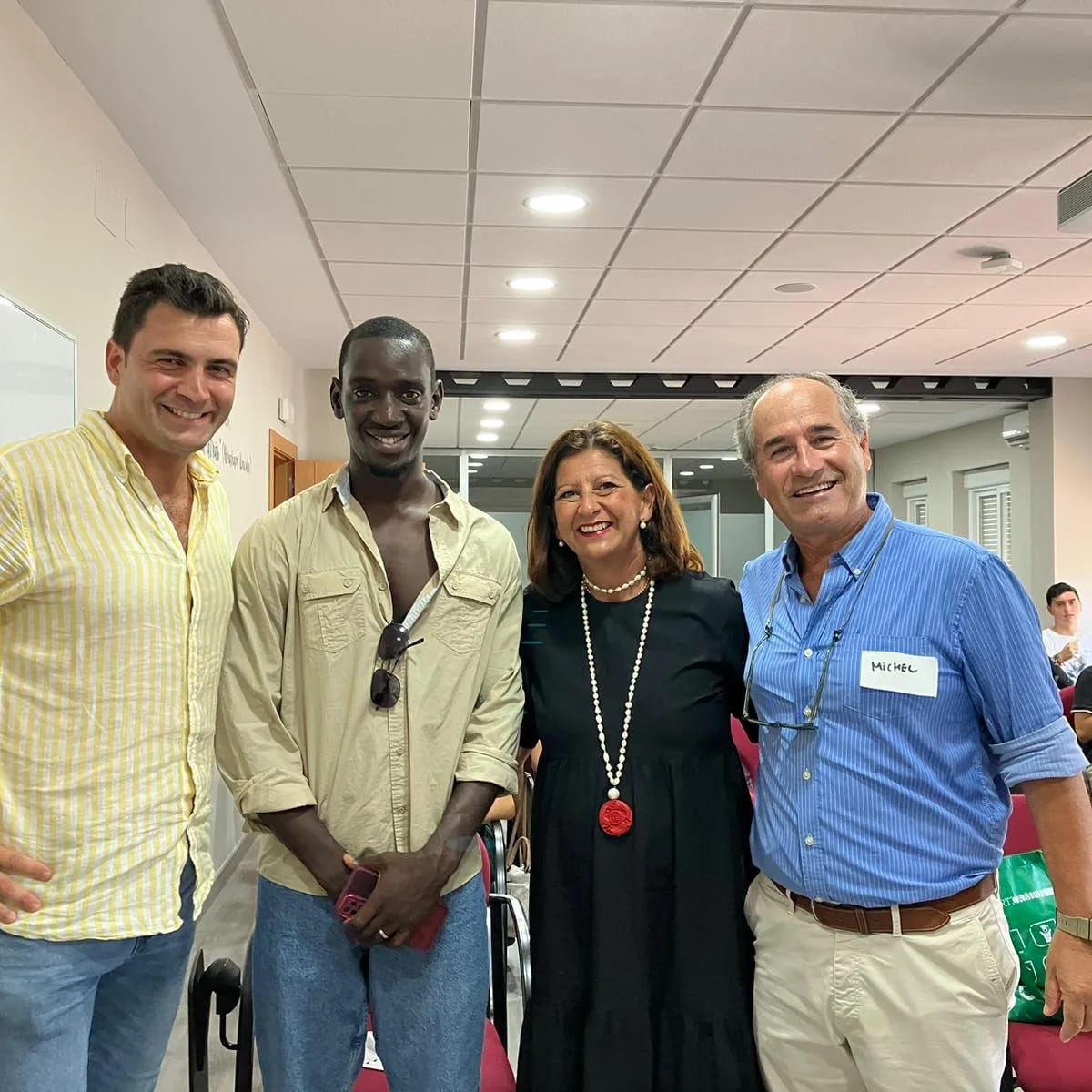 IAJuventud's tweet image. Desde el #IAJ apoyamos la jornada de #IntercambioLingüístico en jóvenes de @lanoria_mlg junto a #ComDigital que tuvo lugar aprovechando el #DíaInternacionalDelEmoji 💚

El responsable del #IAJMálaga, @_pedroramirez_, acudió al acto como representante del #IAJ 👏🏼